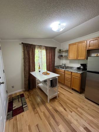 Small 1 BR Efficiency apartment 1