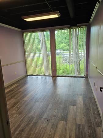 $600 / 150ft2 - Move in Ready& Furnished Office Space (South Hadley, MA)64017048008578124