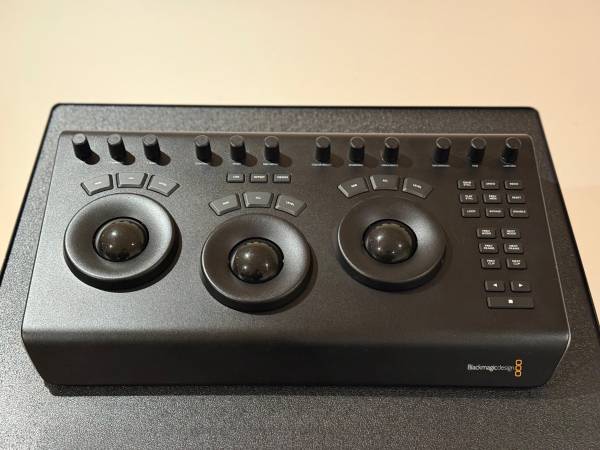 Blackmagic Design DaVinci Resolve Micro Control Panel 1