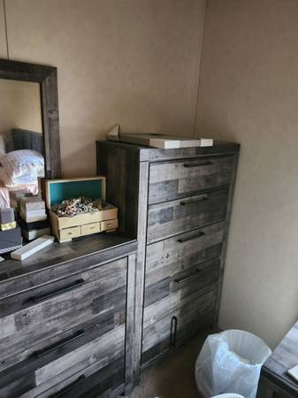 Full bed, nightstand, 2 dressers 1