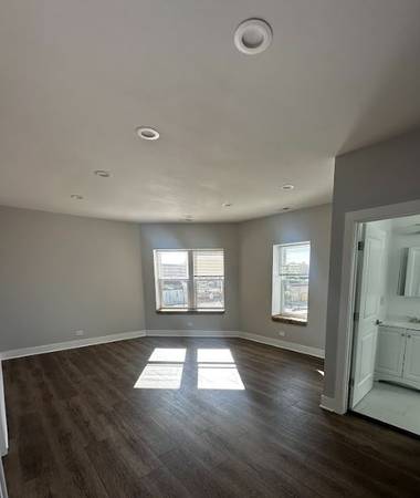 $1,650 / 1br - 700ft2 - Title: 2024 Total Rehab! In Unit Laundry! (Albany Park)63781373763971120