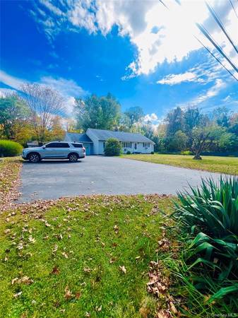 $1,200,000 / 6br - Triplex (Millbrook)64035735659138122