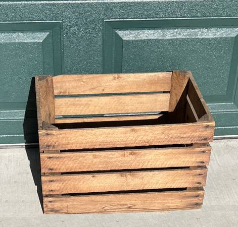 STURDY VINTAGE WOODEN CRATE FOR SALE - SO MANY DIFFERENT USES!!! 1