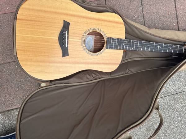 Taylor Acoustic brand new Academy 10e 1