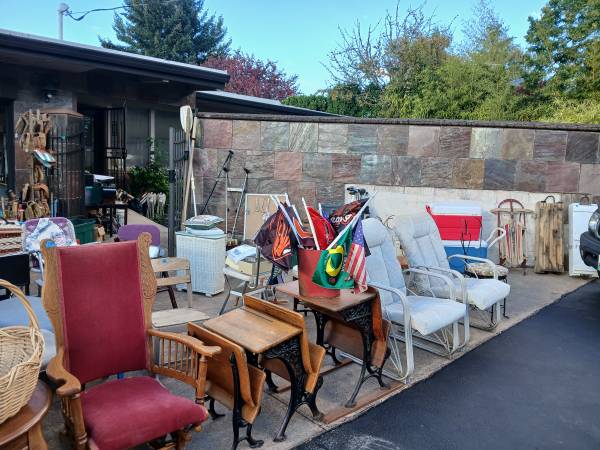 Yard sale photo