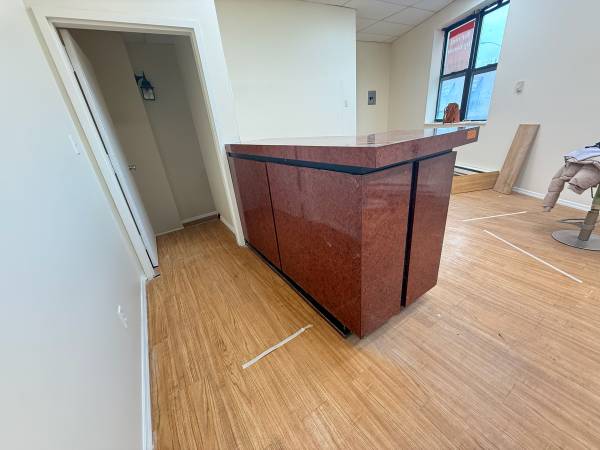 Reception desk 1