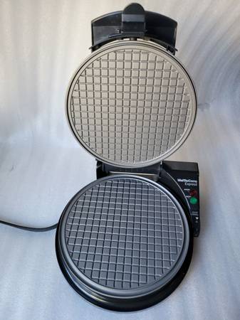 Chef's Choice Waffle Cone Express Model 838 - Excellent Condition 1