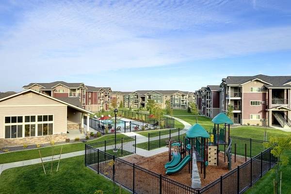 $1,551 / 3br - 3B/2B, Covered Community Patio w/ BBQ, Fireplace Lounge (5501 W Hildebrand Blvd, Kennewick, WA)63686617003395123