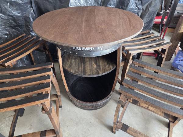 Bourbon barrel table with 4 stools 1