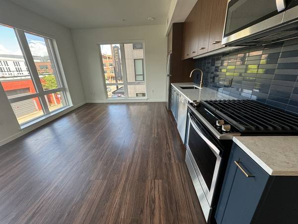 $3,060 / 2br - 911ft2 - Ask About Our Fall Time Deals! (Portland)63820739236611120