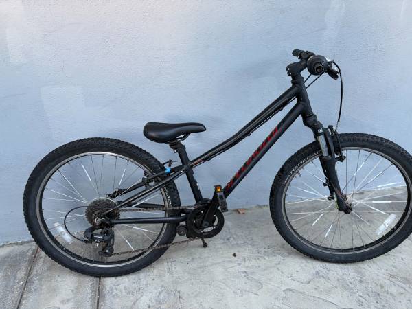 Specialized Hotrock 24” Kids Mountain Bike – Good Condition 1