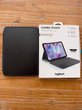 Logitech Combo Touch Keyboard Case for iPad Pro 11-inch M4 and M5 1