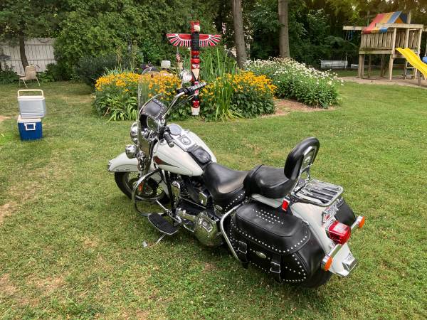 Harley Davidson Heritage Softail classic 1