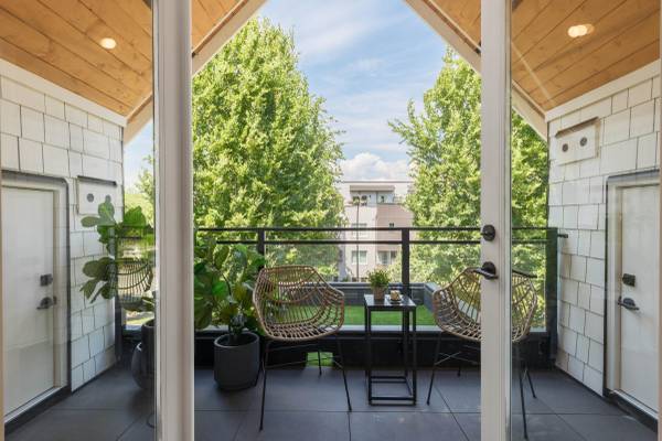 BRAND NEW DUPLEX 3 BEDS + 2 BATHS + A/C + STORAGE + 1 PARKING 1