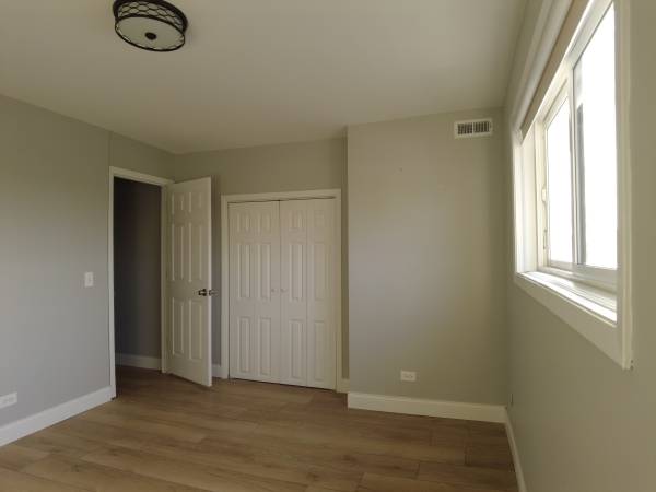 $975 / 1br - 830ft2 - Room for rent in spacious condo (1 Bdrm, 1 Ba) (Edison Park)64041808539138122