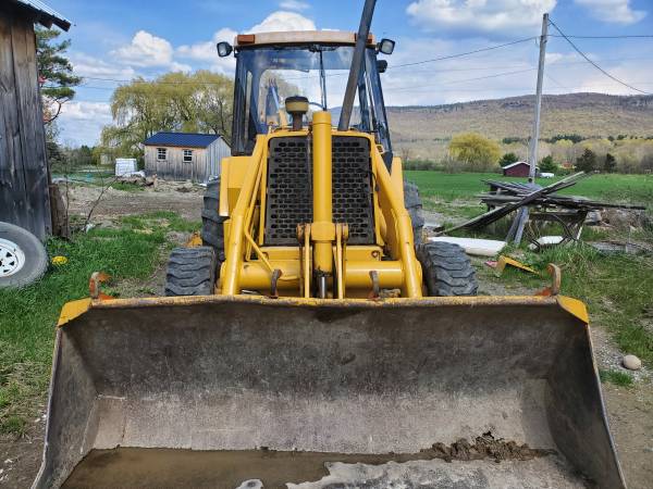 John deere 310C backhoe 4x4 w Thumb 1