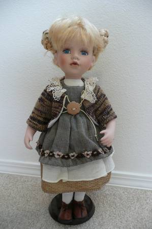 Porcelain doll w/stand 1