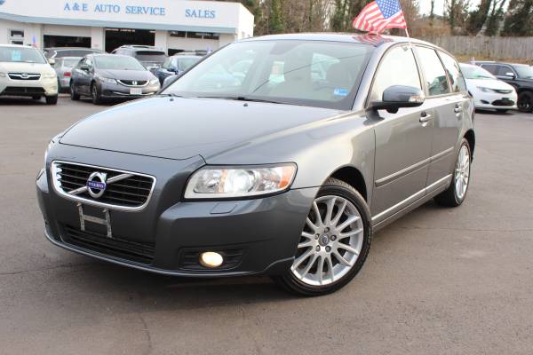 2011 Volvo V50 T5 Immaculate Condition Comes with 90 Day Warranty 1