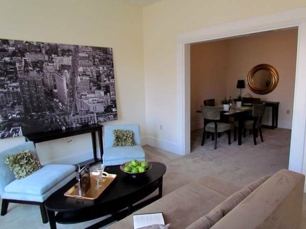 $2,695 / 2br - 977ft2 - 2BR 1BA apt **Below Market Rental** Bright living room, Modern kitchen (san jose downtown)63658045722369122