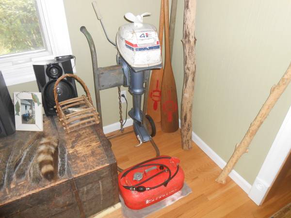 Antique 1974 Evinrude 2 stroke outboard motor 1