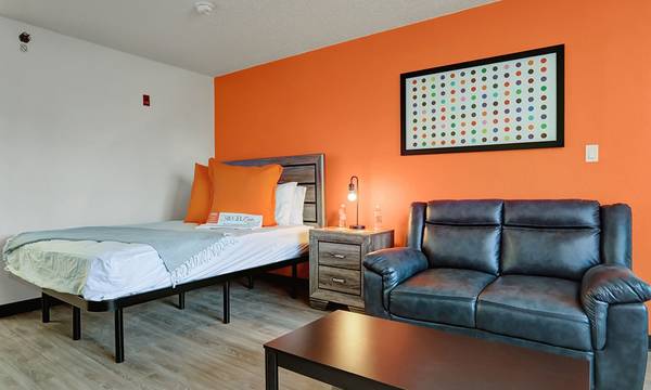 Flat Screen TVs, Free Parking, Free Premium Cable TV 1