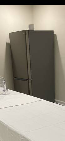 Used Midea 18.7 cu. ft. Bottom Mount Freezer Refrigerator — $650 in Winchester