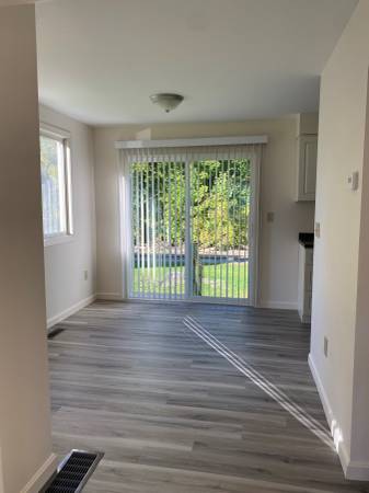 $2,500 / 2br - 980ft2 - 2 bed 1.5 bath end unit town house, Fireplace! No PETS (Milford)63931921873027123