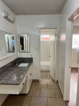 $1,700 / 2br - 950ft2 - Large 2bed/1bath Bluff Park apartment for rent (Long Beach)63893108424835121