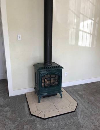 $2,200 / 2br - Cute house for rent (Med center)64044027921795123