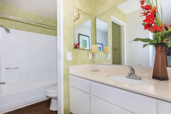 $2,520 / 2br - 793ft2 - Áreas de picnic, Internet de alta velocidad, cerca de tiendas (Santa Clarita-Newhall)63701015443331122