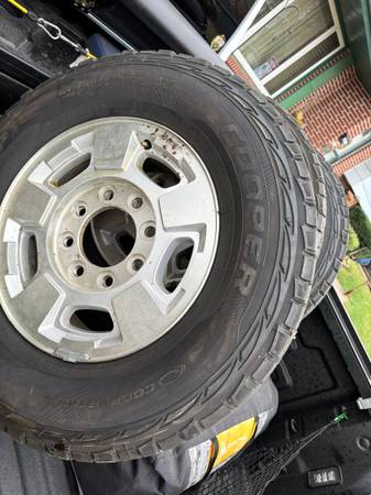 2016 3/4 Chevrolet 2500 rims 1