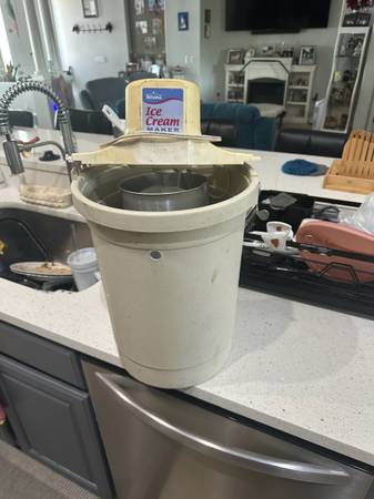 Old school ice cream maker 1