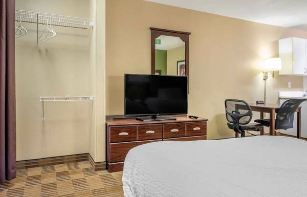 $1,899 / 1br - Month-to-Month Flexibility - No Lease, No Deposit, No Long Commitment! (520 North Bell Avenue, Carnegie, PA)64013364749571122