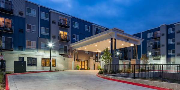 $1,550 / 2br - Englewood CO, Walk-in Shower, 2BD 1BA (3500 S Sherman St, Englewood, CO)63679423964547120