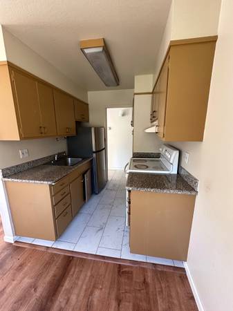 $3,299 / 2br - 1010ft2 - 2bed gated secure 3 blocks to UCB top floor views hardwood remodeled (berkeley)63845955682691123