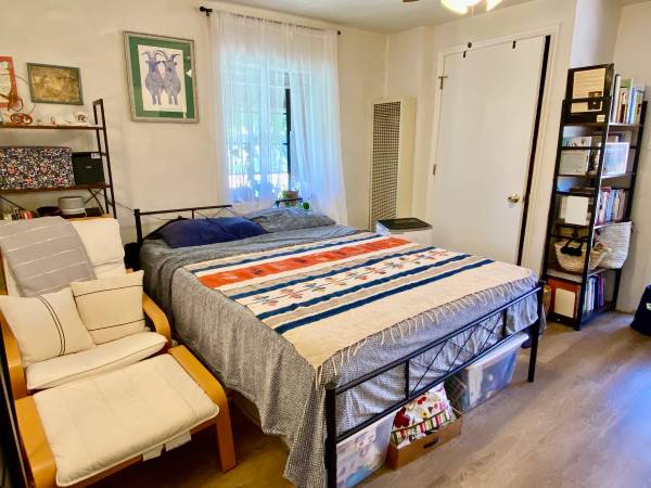 $1,600 / 240ft2 - Sublet Sept 27 - Nov 5 Studio apartment near Railyard (Santa Fe)63806193675139121