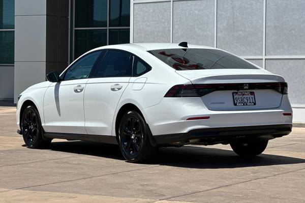 2025 Honda Accord sedan Platinum White Pearl - $31,200 (_Honda _ _ Accord _)63487969482755124