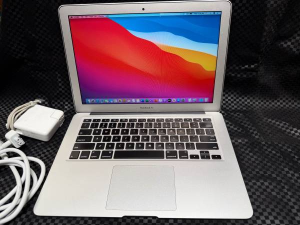 13" Apple MacBook Air 1