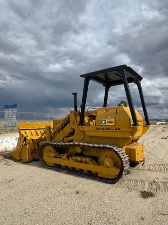 CAT Crawler 955 with 4 way bucket 1