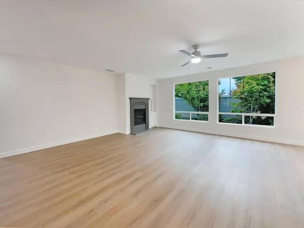 $1,747 / 4br - 2647ft2 - We welcome your furry friends! Pet Friendly! 4 Bd / 4
Ba / 2,647 SqFt (Lincoln)63844737186305120