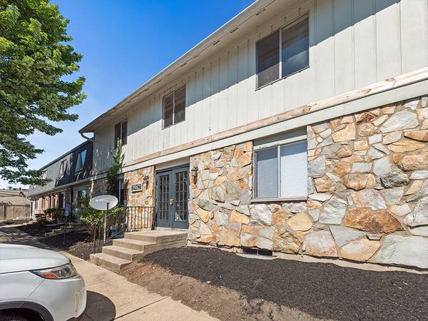 $929 / 1br - 726ft2 - 1/BD 1/BA, Sports Court, Black Appliances (1844 Forest Village Lane, Columbus, OH)63856988837123124