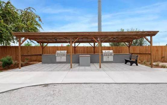 $999 / 1br - 648ft2 - Online Services, Walk-In Closets, Refrigerator, Wired for Cable63962796282114124