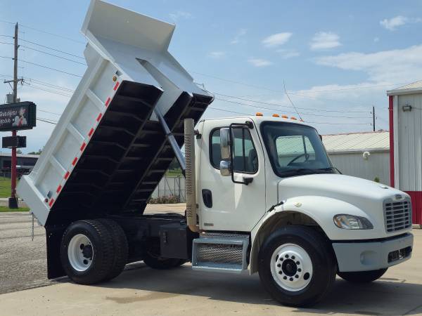 2009 Freightliner M2 106 HD - Photo 10