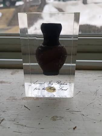 Vintage souvenir paperweight 1