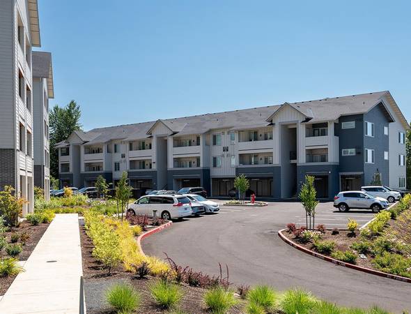 $1,800 / 2br - OBTÉN 6 SEMANAS GRATIS > Dos habitaciones con patio/balcón privado - Estacionamiento (Tigard)63831252162305121