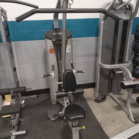 Hoist lat pull machine with Seated row used 1