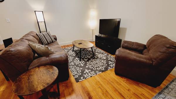 $1100.00 / 1br - 750ft2 - Large studio apt downtown