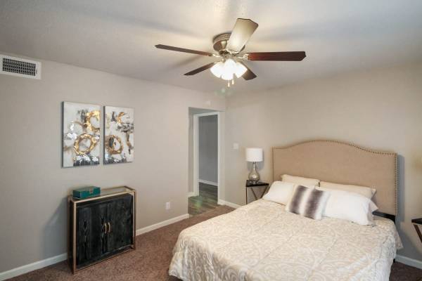 $985 / 1br - 700ft2 - Resident Activities, Hardwood Floors, 1bd 1ba (2804 Belt Line Road, Garland, TX)63846411812097122
