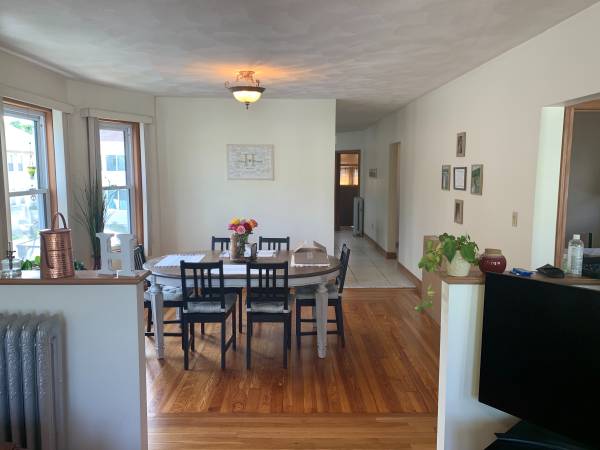 $2,750 / 2br - 2 BR plus Bonus room- minutes from T (Wellington)63690755351171123