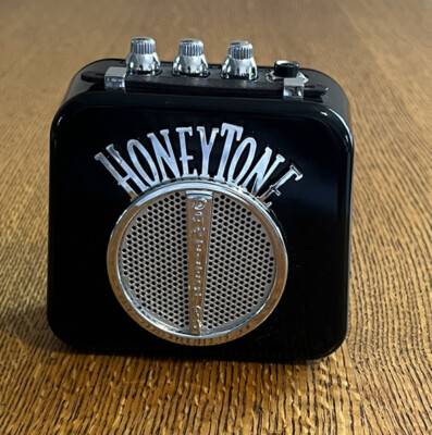 Honeytone Mini Amp,with power adaptor,Like new 1
